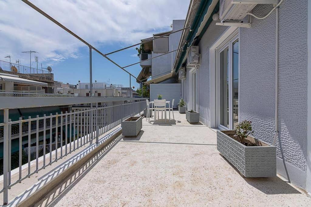 Sunlit 2Br Oasis In Metaxourghio 3Min From Metro Appartement Athene Buitenkant foto
