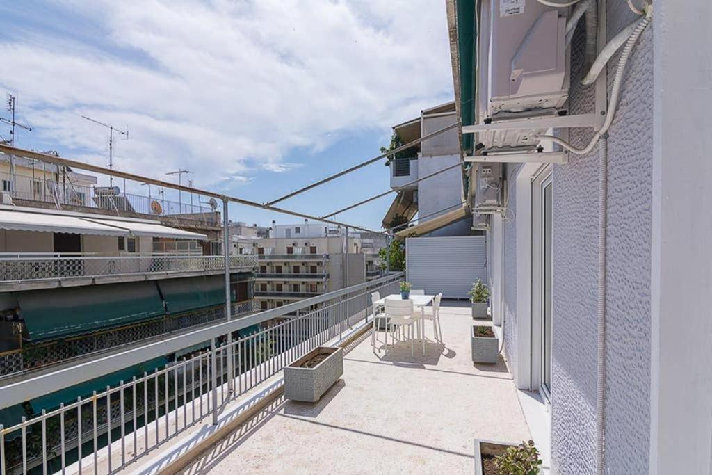 Sunlit 2Br Oasis In Metaxourghio 3Min From Metro Appartement Athene Buitenkant foto