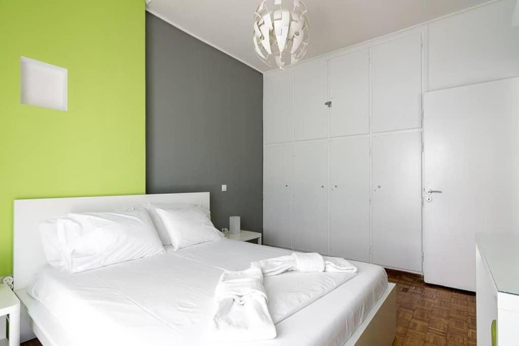 Sunlit 2Br Oasis In Metaxourghio 3Min From Metro Appartement Athene Buitenkant foto