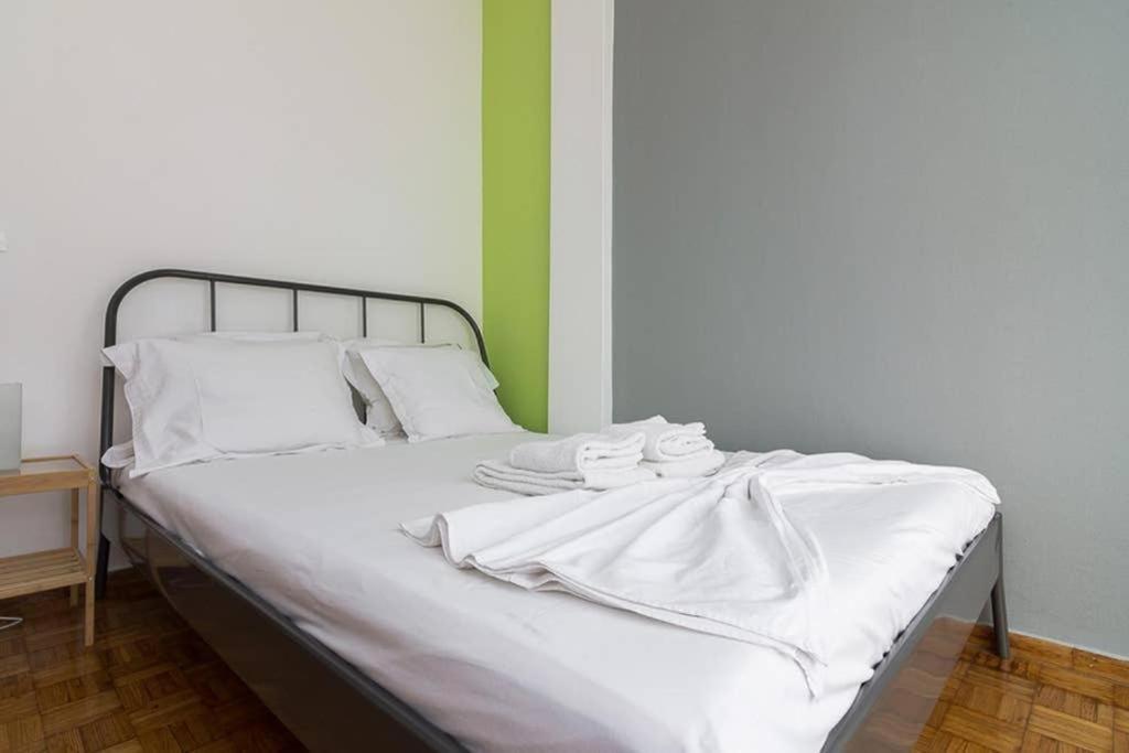 Sunlit 2Br Oasis In Metaxourghio 3Min From Metro Appartement Athene Buitenkant foto