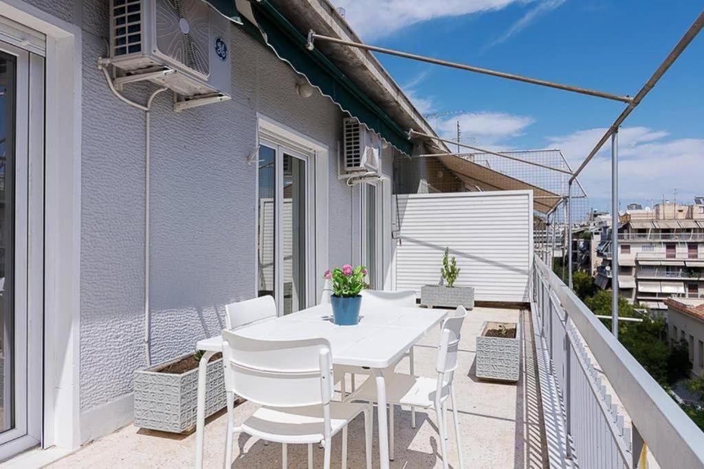 Sunlit 2Br Oasis In Metaxourghio 3Min From Metro Appartement Athene Buitenkant foto